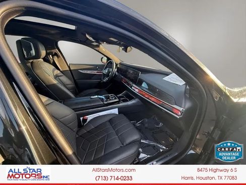 Used 2024 BMW 740i xDrive AWD/4WD image 27