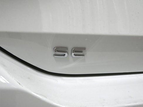 New 2026 Volkswagen Tiguan SE image 18