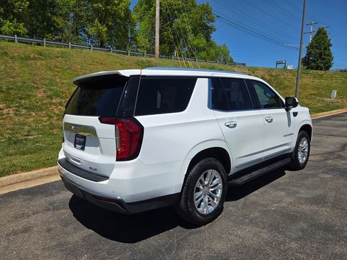 Used 2024 GMC Yukon SLT image 3