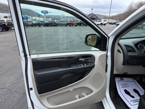 Used 2015 Dodge Grand Caravan SE w/ Quick Order Package 29E SE image 8