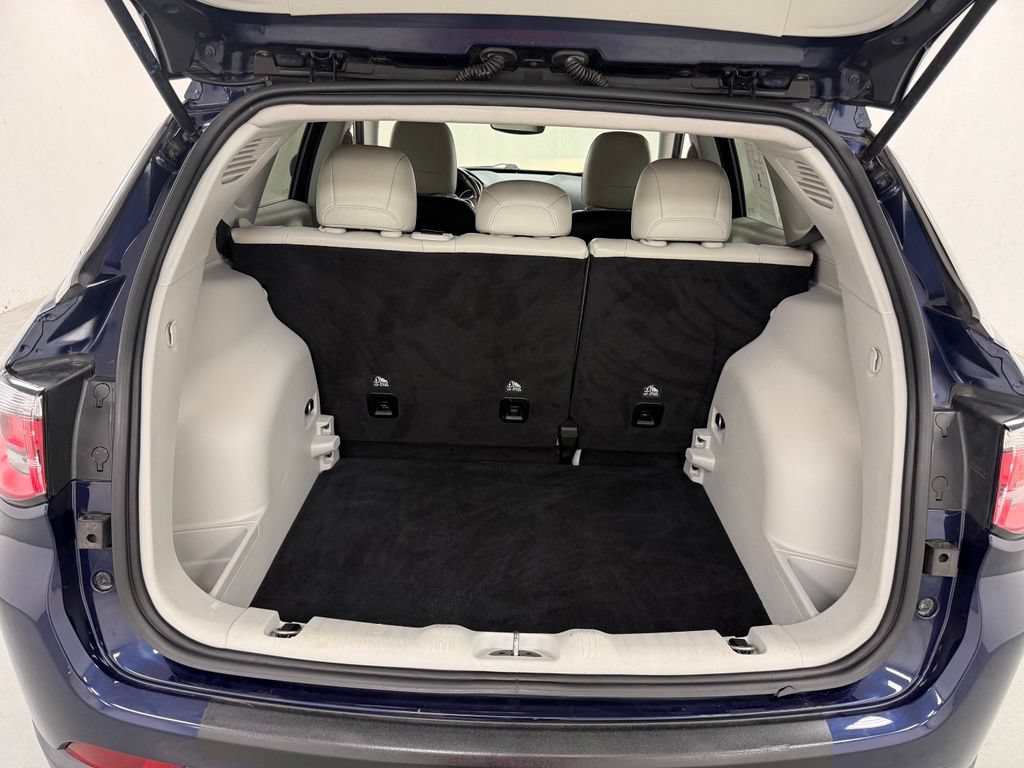 Used 2018 Jeep Compass Latitude w/ Popular Equipment Group FWD image 5