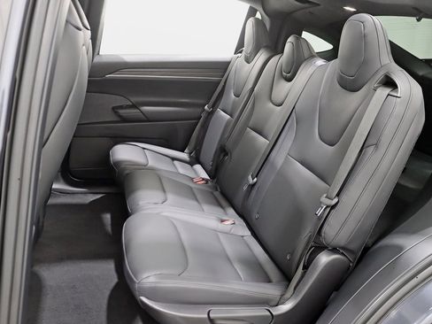 Used 2022 Tesla Model X image 30