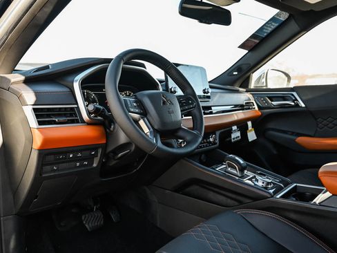 New 2025 Mitsubishi Outlander SEL image 19