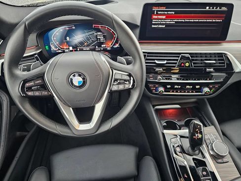 Used 2023 BMW 530i w/ Premium Package RWD image 18