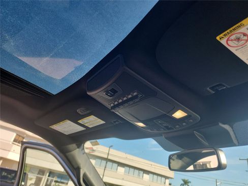 Used 2022 Ford F250 Platinum w/ Tremor Off-Road Package image 32