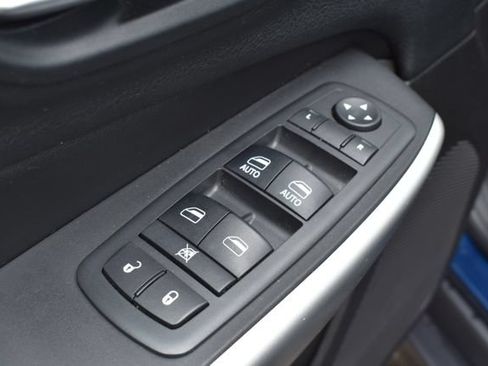 Used 2018 Jeep Cherokee Trailhawk w/ Cold Weather Group AWD/4WD image 19