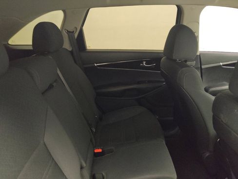 Used 2020 Kia Sorento L image 19