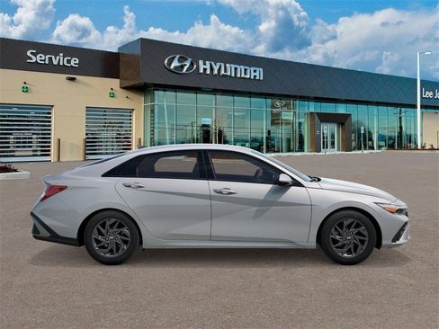 New 2025 Hyundai Elantra Blue image 7