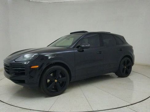 Used 2025 Porsche Cayenne w/ Premium Package image 68