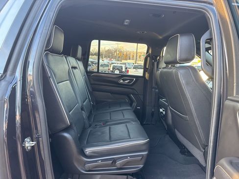 Used 2024 GMC Yukon XL SLT AWD/4WD image 25