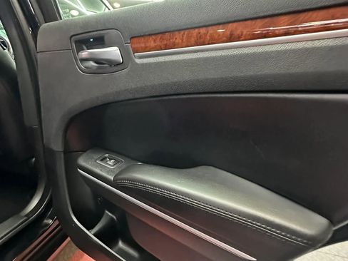 Used 2013 Chrysler 300 RWD image 20