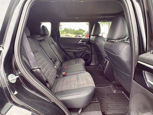 Used 2024 Mitsubishi Outlander SE Black Edition FWD image 15