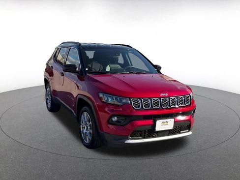 Used 2025 Jeep Compass Limited image 3