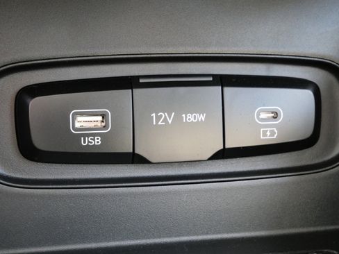 Certified 2023 Hyundai Venue SEL image 28