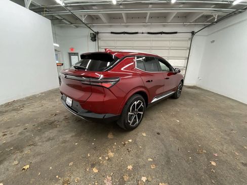 Used 2025 Chevrolet Equinox EV LT w/ Convenience Package image 6