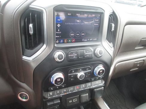 Used 2022 GMC Sierra 3500 Denali w/ Denali Ultimate Package AWD/4WD image 31