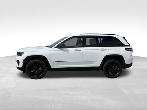 Used 2023 Jeep Grand Cherokee Altitude AWD/4WD image 6