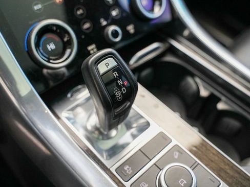 Used 2020 Land Rover Range Rover Sport HSE image 36