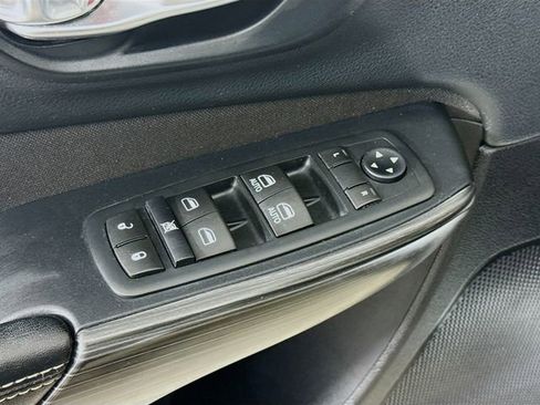 Used 2015 Jeep Cherokee Latitude w/ Cold Weather Group image 17