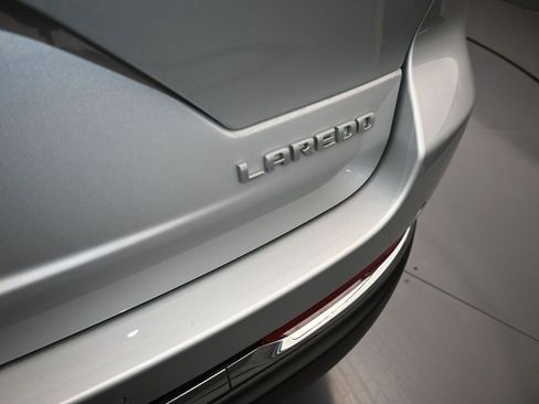 Used 2024 Jeep Grand Cherokee Laredo X image 40