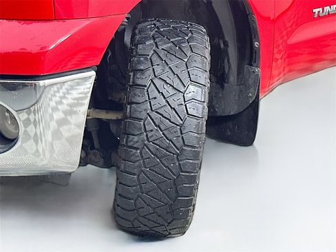 Used 2013 Toyota Tundra 4x4 CrewMax w/ SR5 Pkg image 25