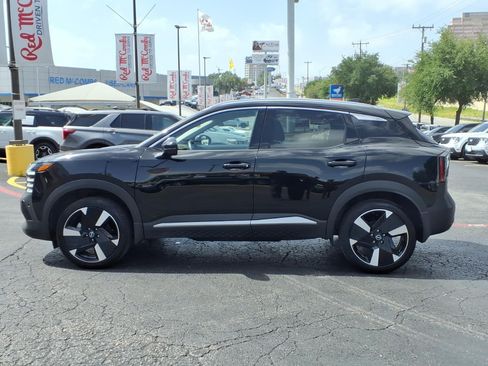 Used 2025 Nissan Kicks SR FWD image 2