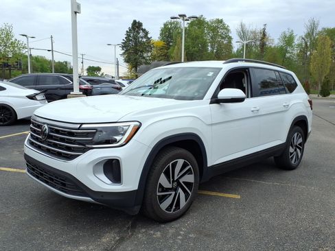 Used 2024 Volkswagen Atlas SE AWD/4WD image 3