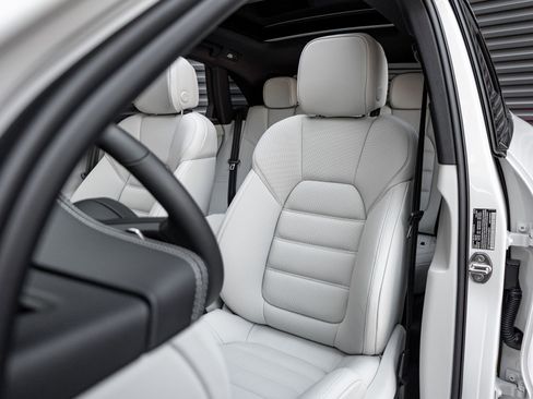 New 2026 Porsche Macan AWD/4WD image 5