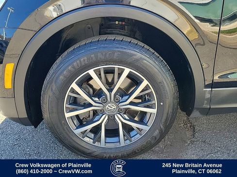 Used 2018 Volkswagen Tiguan SE w/ Panoramic Sunroof Package image 17