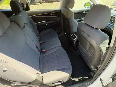 Used 2020 Kia Sorento AWD V6 image 31