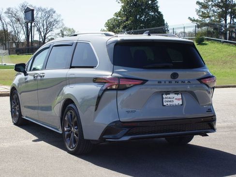 Used 2024 Toyota Sienna XSE w/ XSE Premium Package image 19