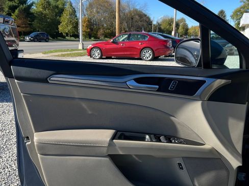 Used 2019 Ford Fusion SE image 8