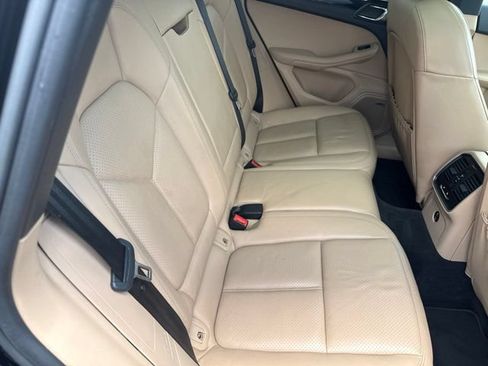Used 2020 Porsche Macan AWD/4WD image 23