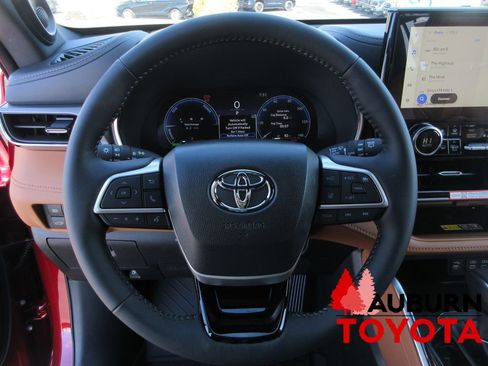 New 2026 Toyota Highlander Platinum image 14