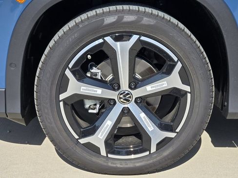 New 2026 Volkswagen Tiguan SE FWD image 11