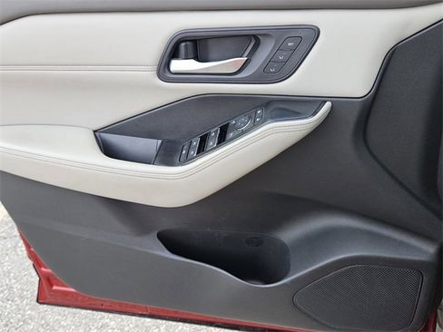 Used 2023 Nissan Rogue SL image 28