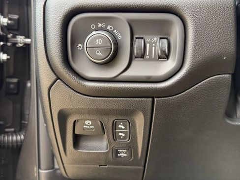 New 2026 RAM 1500 4x4 Crew Cab image 23