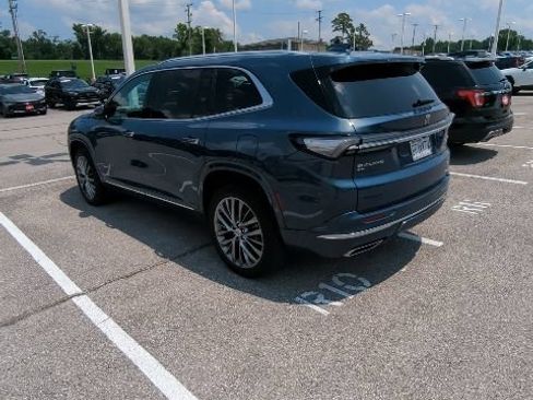 Used 2025 Buick Enclave Avenir AWD/4WD image 7