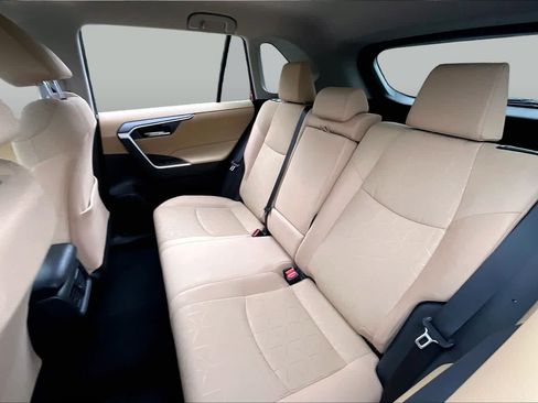Used 2025 Toyota RAV4 XLE FWD image 20