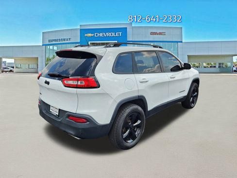 Used 2018 Jeep Cherokee Latitude w/ Altitude Package image 7