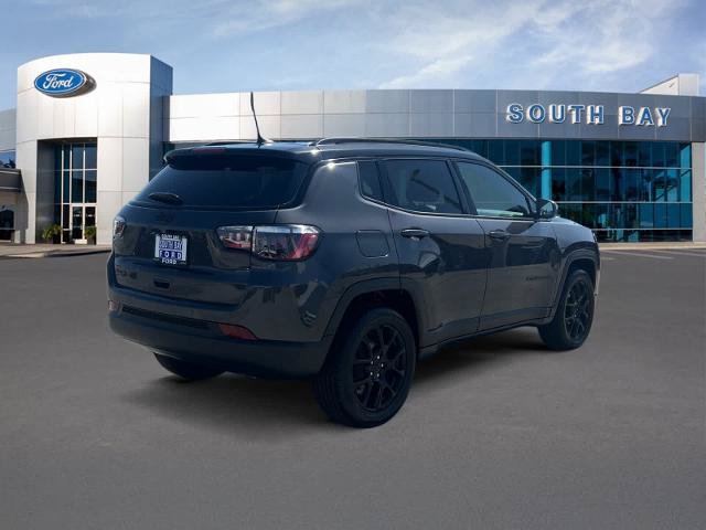 Used 2024 Jeep Compass Latitude w/ Convenience Group AWD/4WD image 5