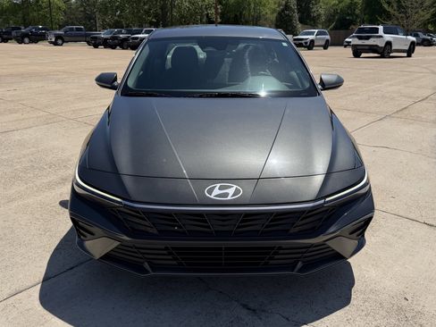 Used 2024 Hyundai Elantra SEL FWD image 3