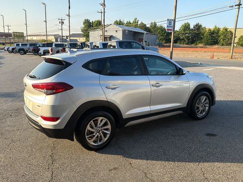 Used 2017 Hyundai Tucson SE Plus AWD/4WD image 4