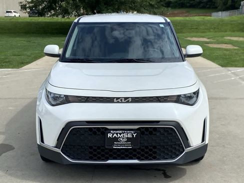 Used 2023 Kia Soul LX w/ LX Technology Package FWD image 9