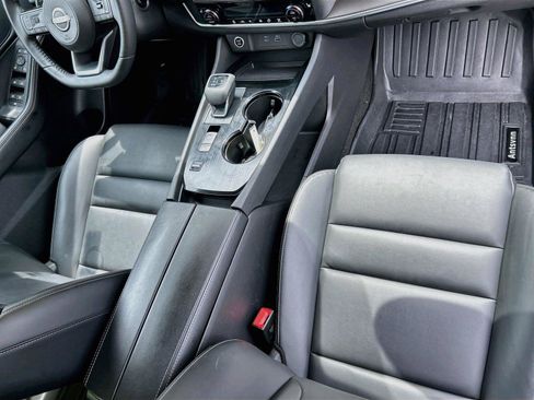 Used 2023 Nissan Rogue SV w/ SV Premium B Package FWD image 18