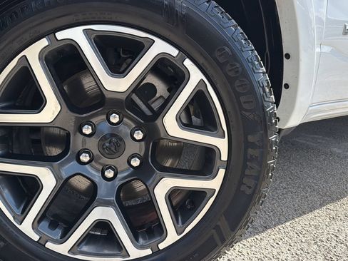 Used 2025 RAM 1500 Laramie AWD/4WD image 30