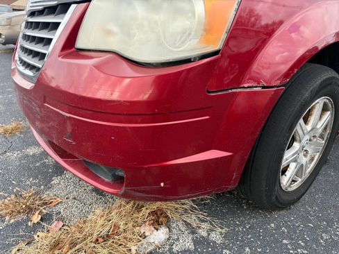 Used 2008 Chrysler Town & Country Touring FWD image 6