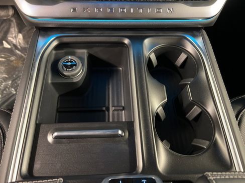 New 2026 Ford Expedition Platinum w/ Stealth Appearance Package image 15