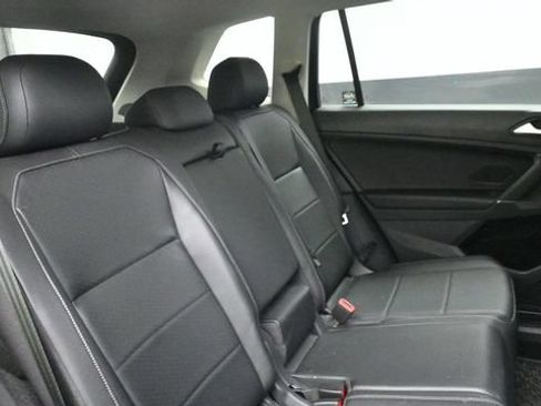Used 2020 Volkswagen Tiguan SE AWD/4WD image 9