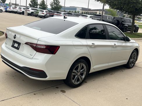 Used 2022 Volkswagen Jetta SE FWD image 10